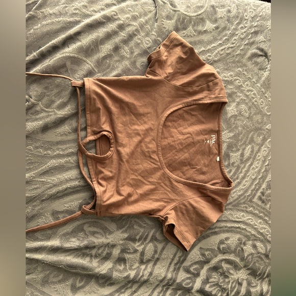 Brown Pacsun Cropped Tee - Picture 2 of 5